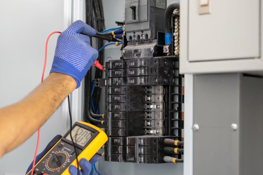 Comparison between single phase and three phase electrical systems.